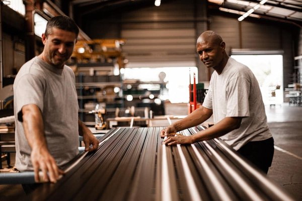 What Are the Best High-Waisted Trousers for a Streamlined Look in Business Meetings?