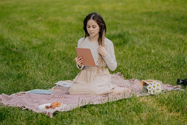 What's the Best Method to Wear a Bohemian Maxi Skirt for a Business Casual Setting?